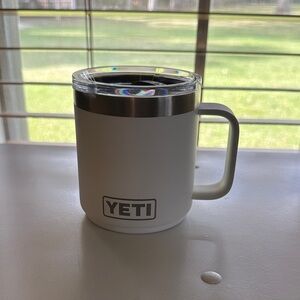 Yeti White Travel Mug with Clear Lid and Handle
